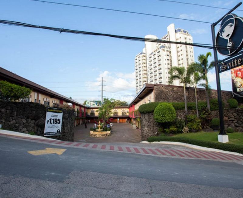 Victoria Court Suites Pasig Экстерьер фото