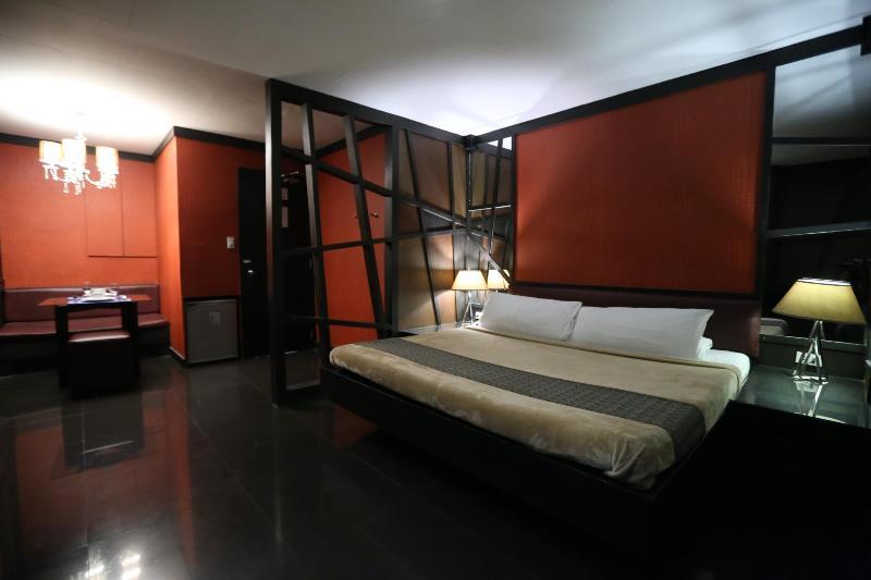 Victoria Court Suites Pasig Экстерьер фото